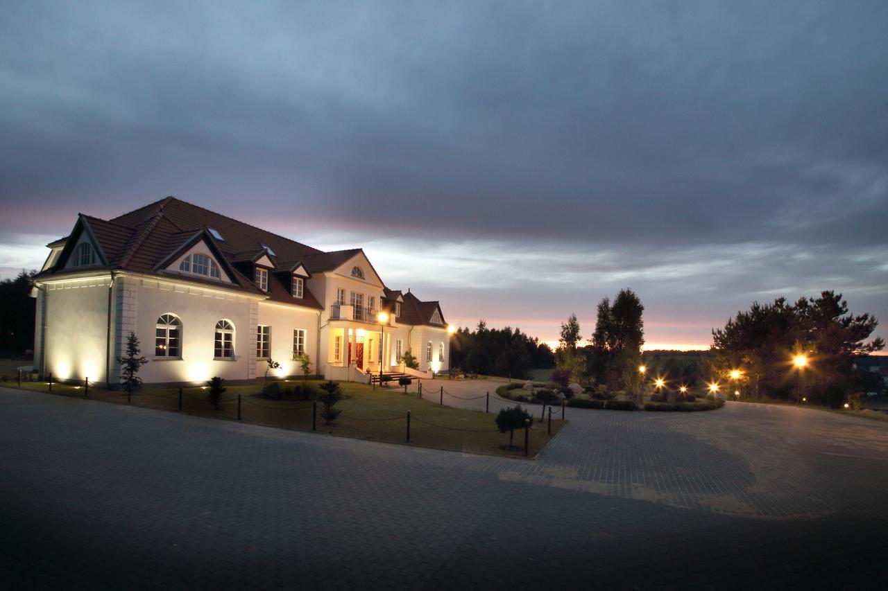 Palac I Folwark Nemino Sierakowice  Buitenkant foto