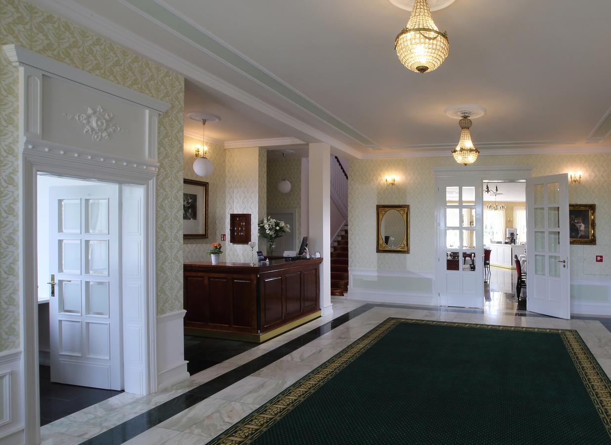 Palac I Folwark Nemino Sierakowice  Buitenkant foto